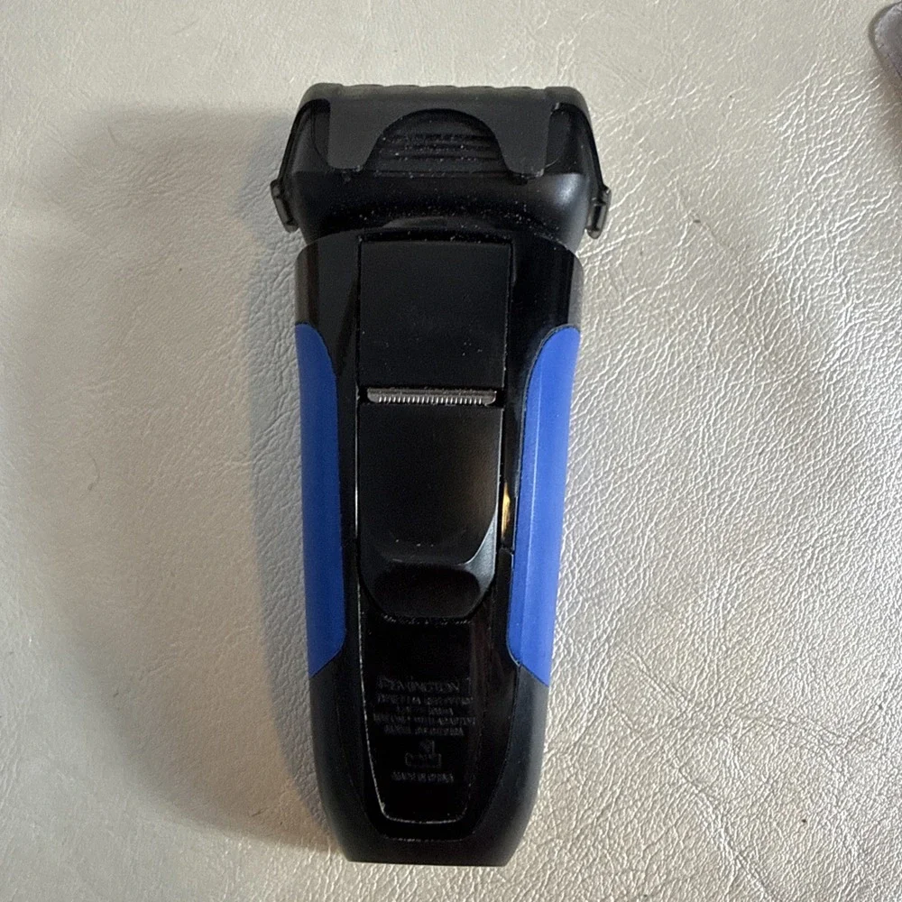 Remington F4 Cordless Rechargeable Working Shaver Blue/Black. No Charging Cord